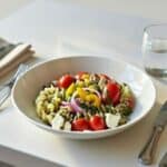 Insalata di pasta fredda sfiziosa pronta da servire