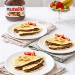 Crepes alla Nutella servite con banana e fragole