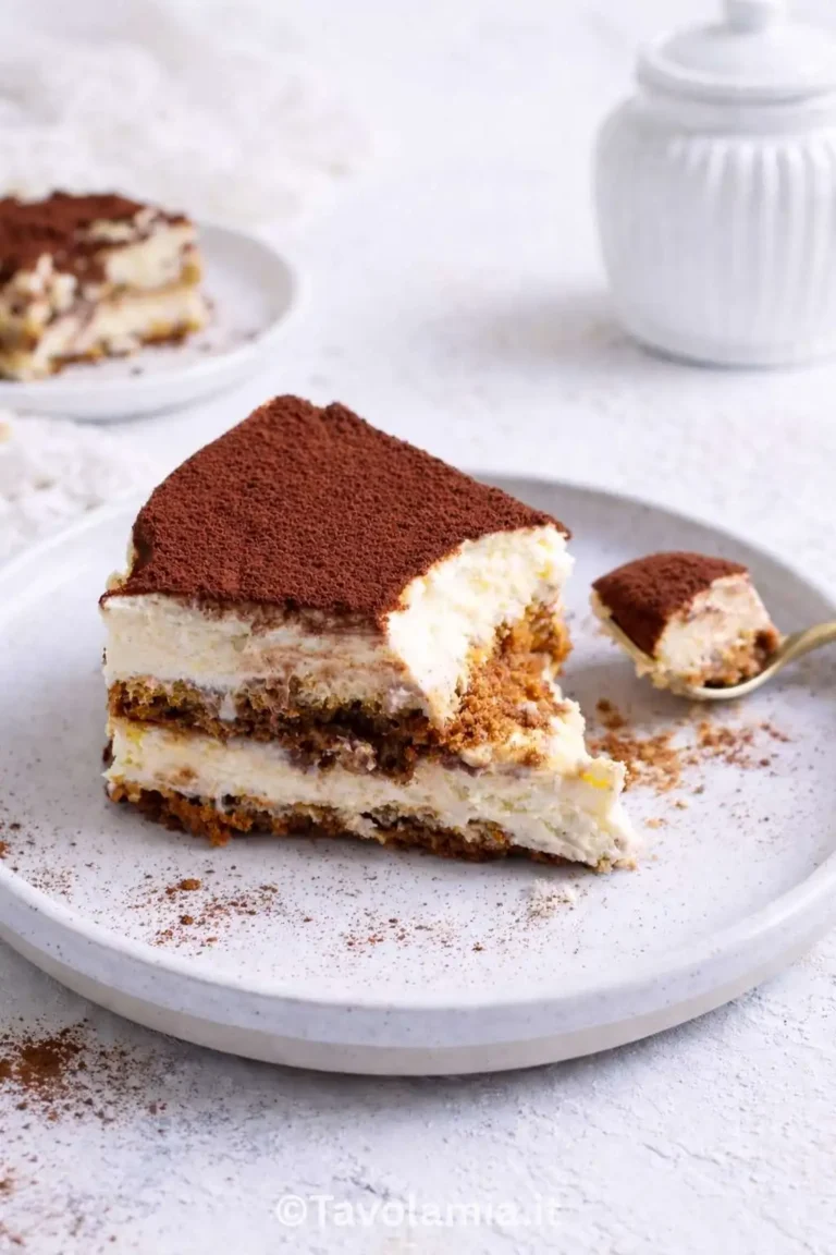 Tiramisù ricetta fatta in casa con crema al mascarpone e savoiardi al caffè