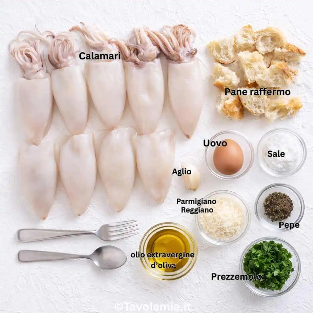 Ingredienti per preparare calamari ripieni: calamari, pane raffermo, uovo, aglio, parmigiano, olio, sale, pepe e prezzemolo