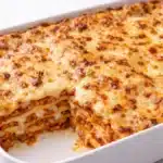 Lasagna ricetta classica al forno con ragù bolognese besciamella e parmigiano
